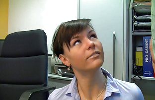 Kurznamen-Porno-Video - Die schöne Brünette  ...