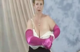 Kurznamen-Porno-Video - Polizistin lächelnd  ...